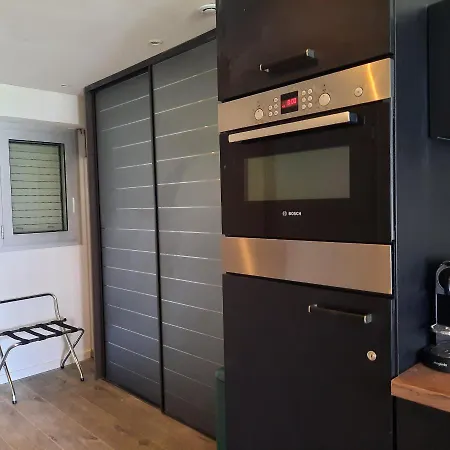 4-star Beachfront Appartment- Sea View * Cannes