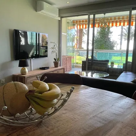 Apartment 4-star Beachfront Appartment- Sea View