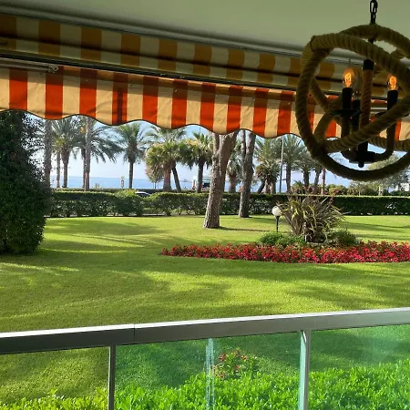 Apartment 4-star Beachfront Appartment- Sea View Cannes