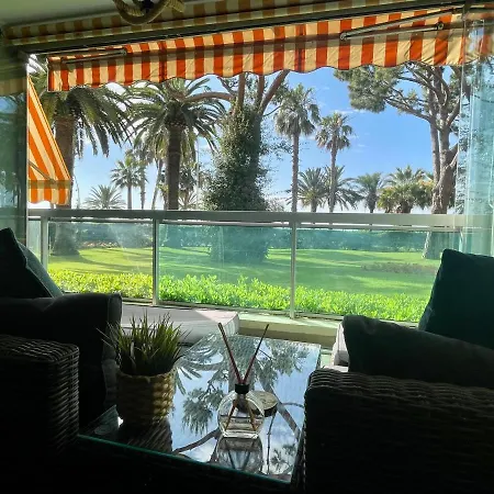 4-star Beachfront Appartment- Sea View Apartment Cannes