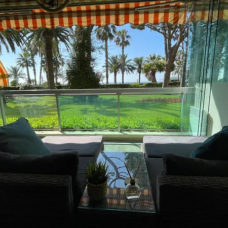 4-star Beachfront Appartment- Sea View * Cannes